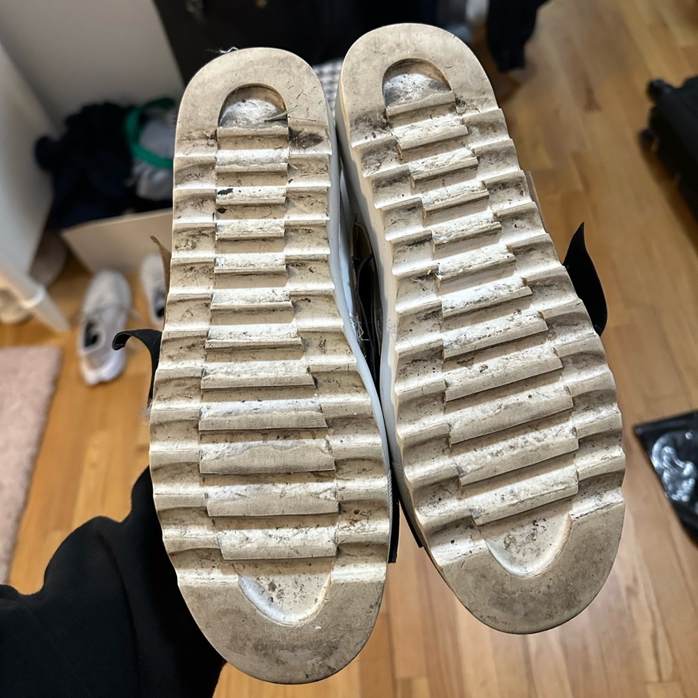 J Slides Pull On Sneaker With Bows Size 8 - image 4